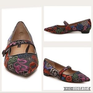 Tahari Park Flat 6.5-7